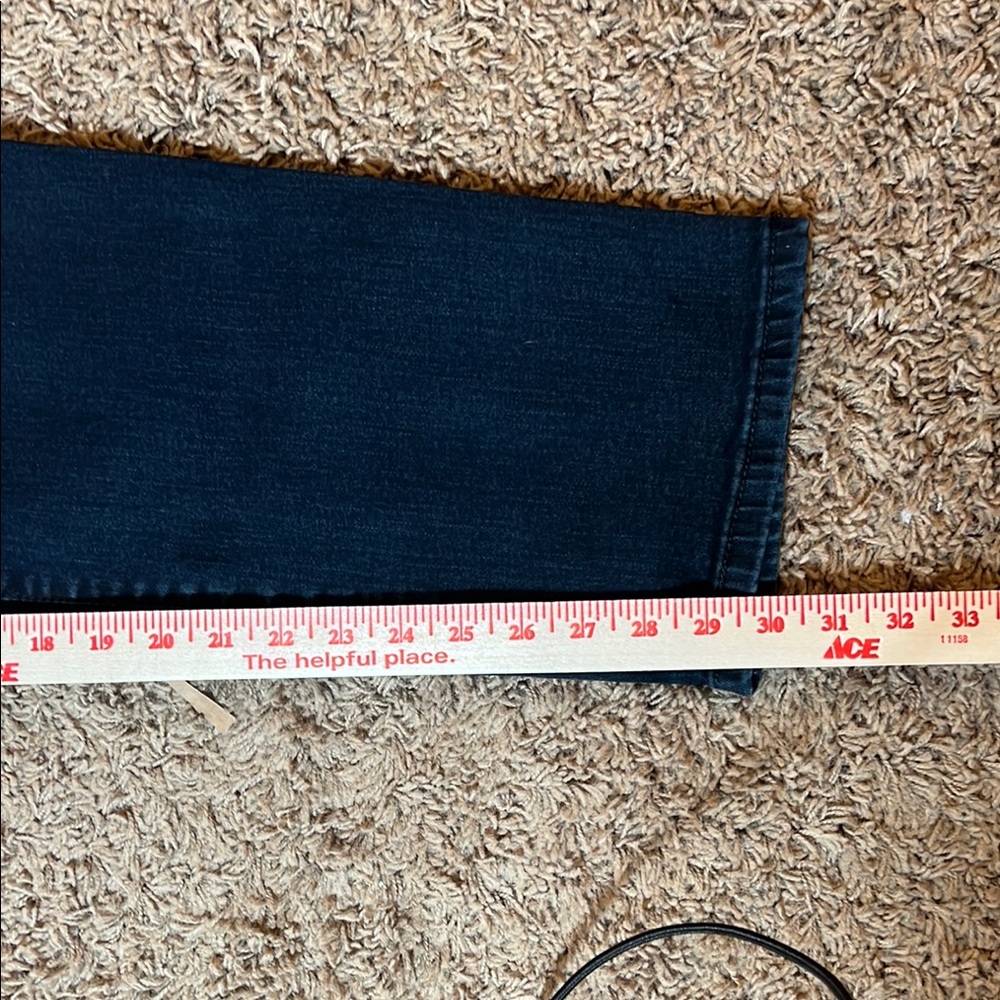 Levi's Perfectly Shaping Women's Boot Cut Jeans - Dark Blue Size 35 Waist

0113 - Picture 2 of 9